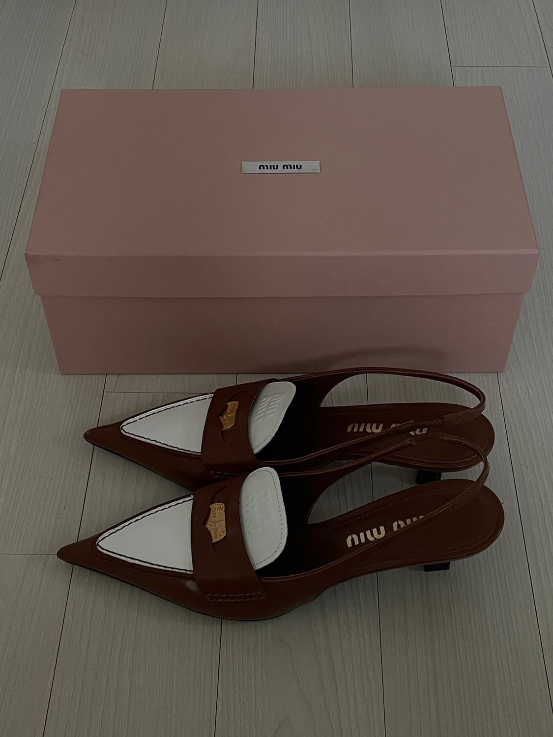 미우미우 레더 페니 로퍼 슬링백 36.5사이즈 상품이미지1