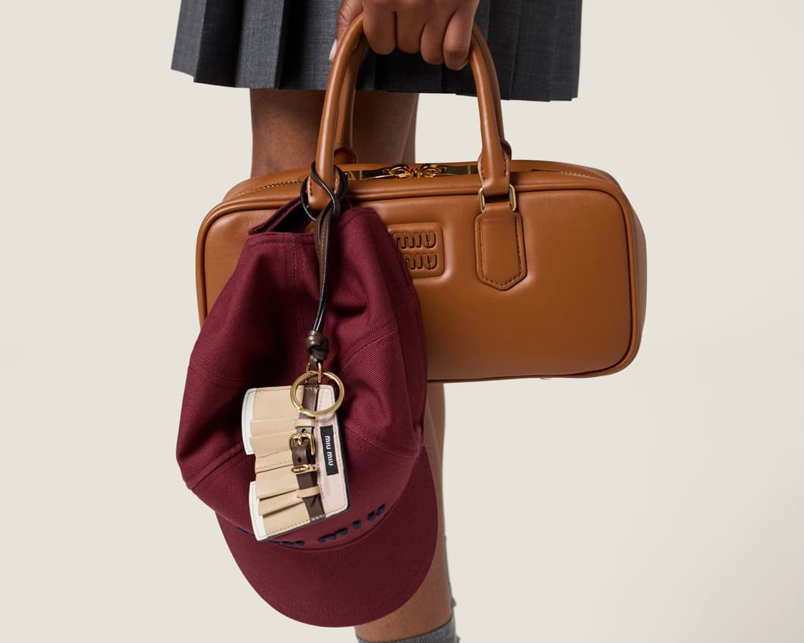 미우미우 레더 아르카디백 라지 꼬냑 수지 장원영 가방 상품이미지9