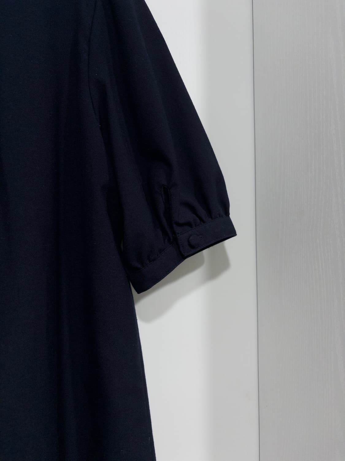 시네마클럽 빈티지 파츠 퍼프 미디원피스 / 네이비 상품이미지4