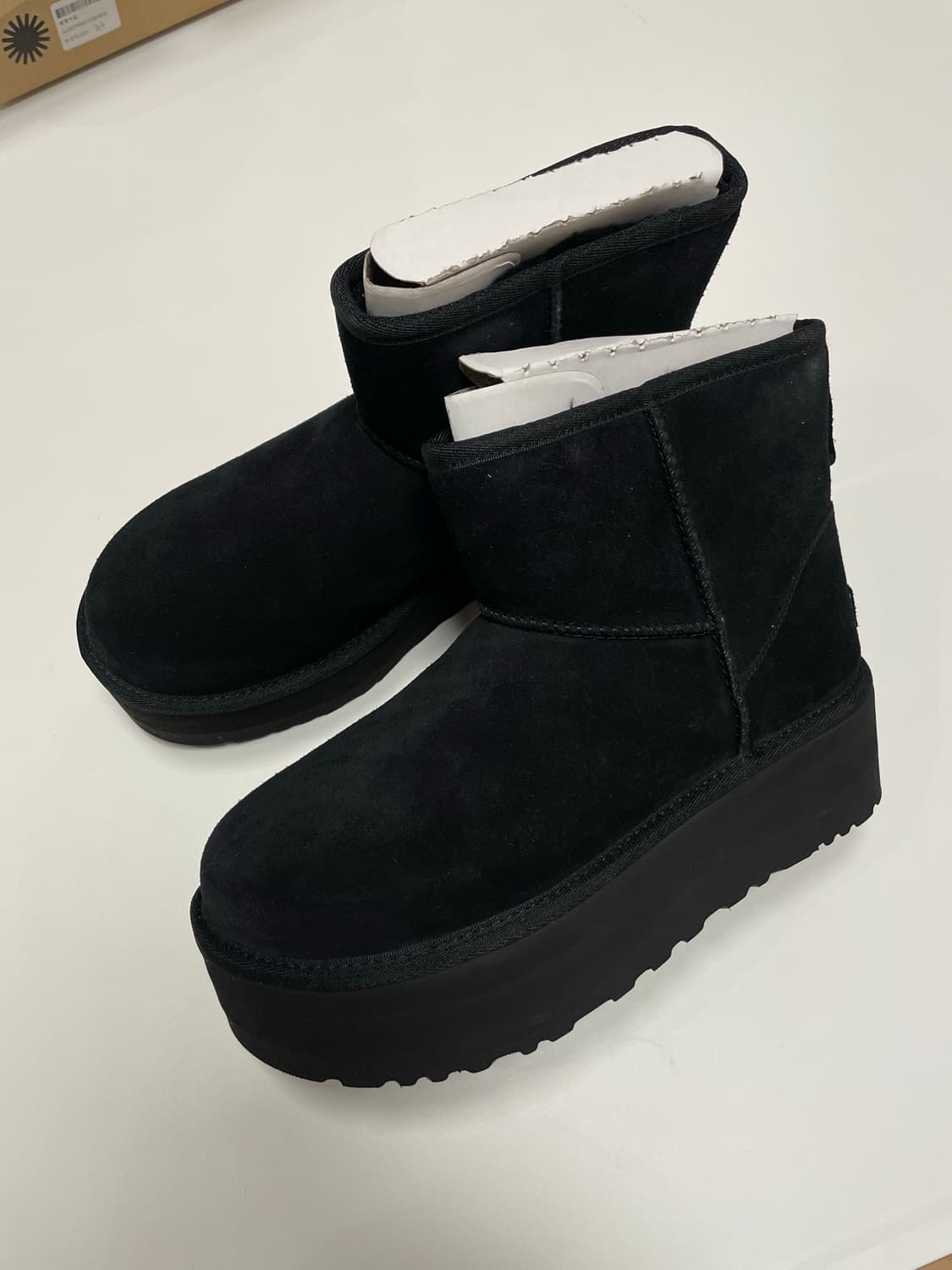 어그 클래식 미니 플랫폼 8사이즈 블랙 새상품 판매 상품이미지1