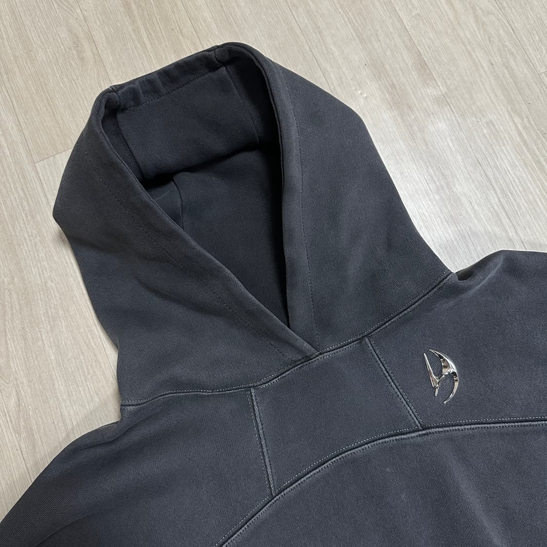 디서먼트 DSMT 피그먼트 크롭 후드티 상품이미지3