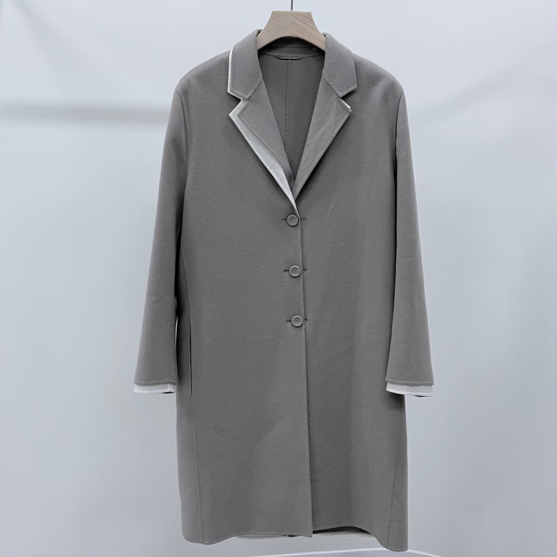 [S+급/50] 디올 런어웨이 컬렉션 시그니처 코트 베이지 상품이미지1