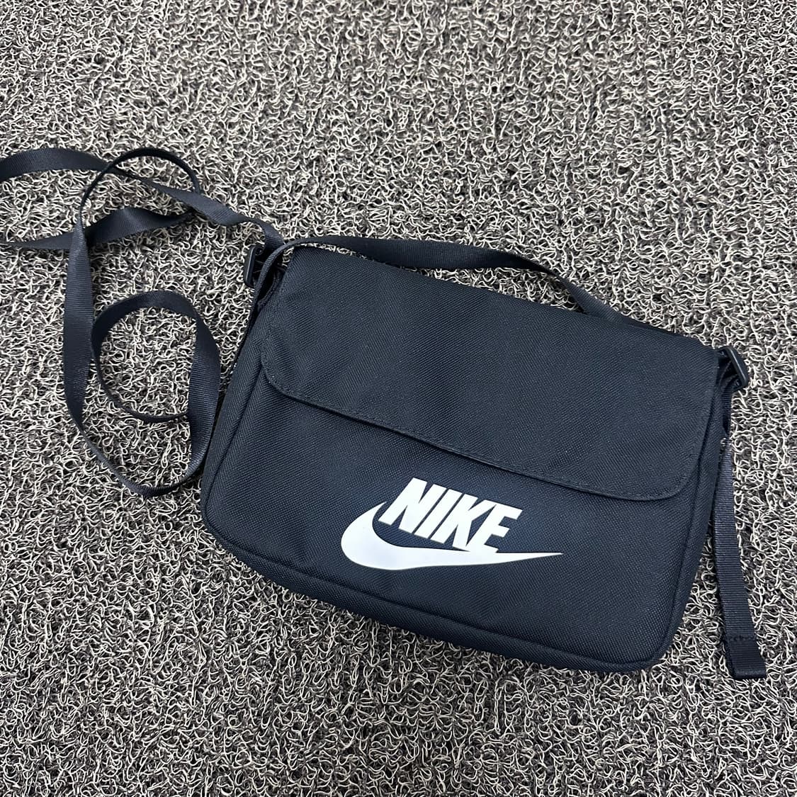 NIKE 나이키 미니 메신저백 크로스백 가방 블랙 상품이미지1