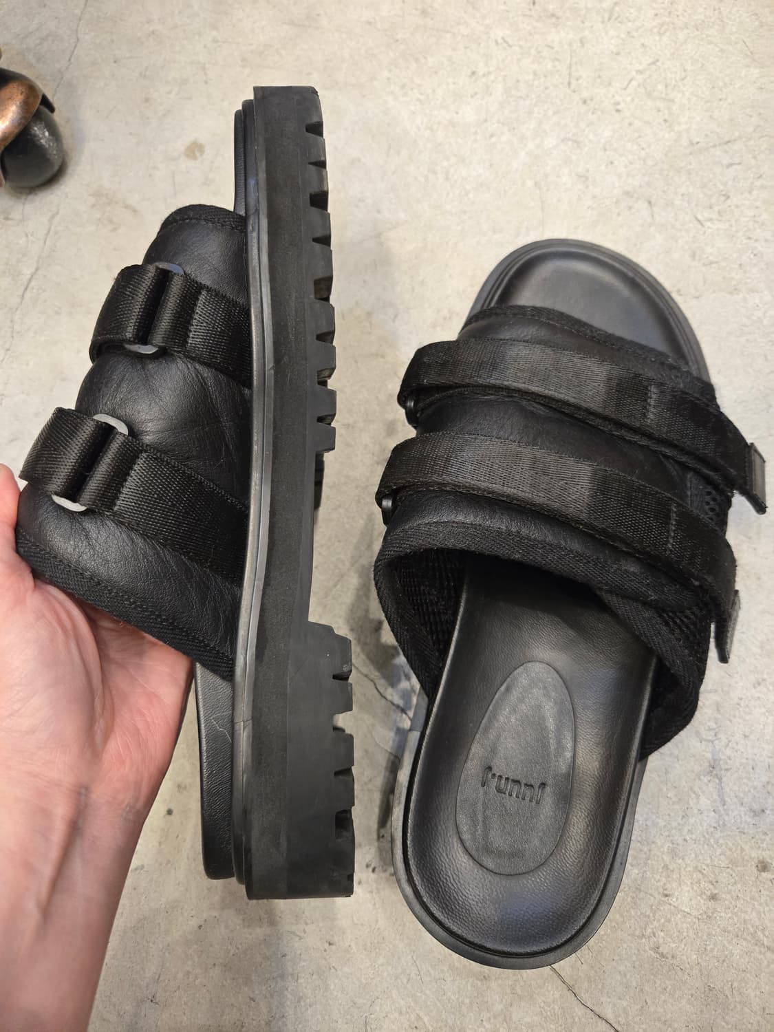 준지 레더 슬라이더슬리퍼 상품이미지2