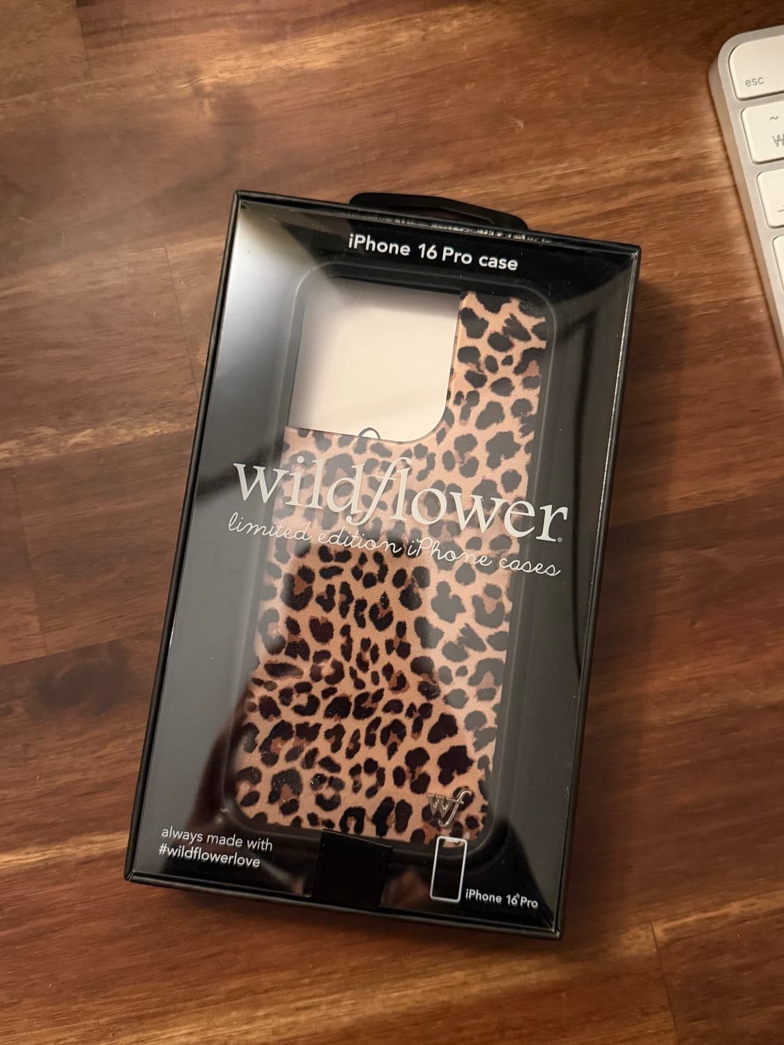 wildflower cases 와일드플라워 레오파드 아이폰 16pro 상품이미지1