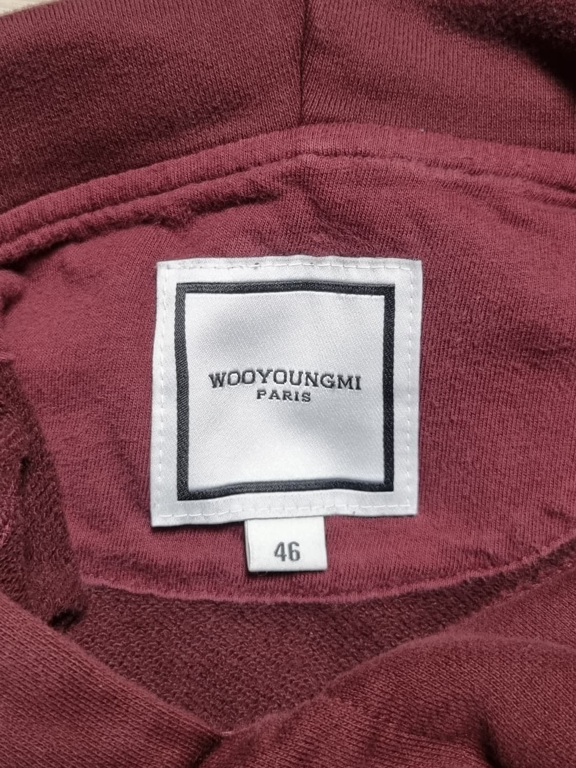 우영미 백로고 버건디 후드티 상품이미지3