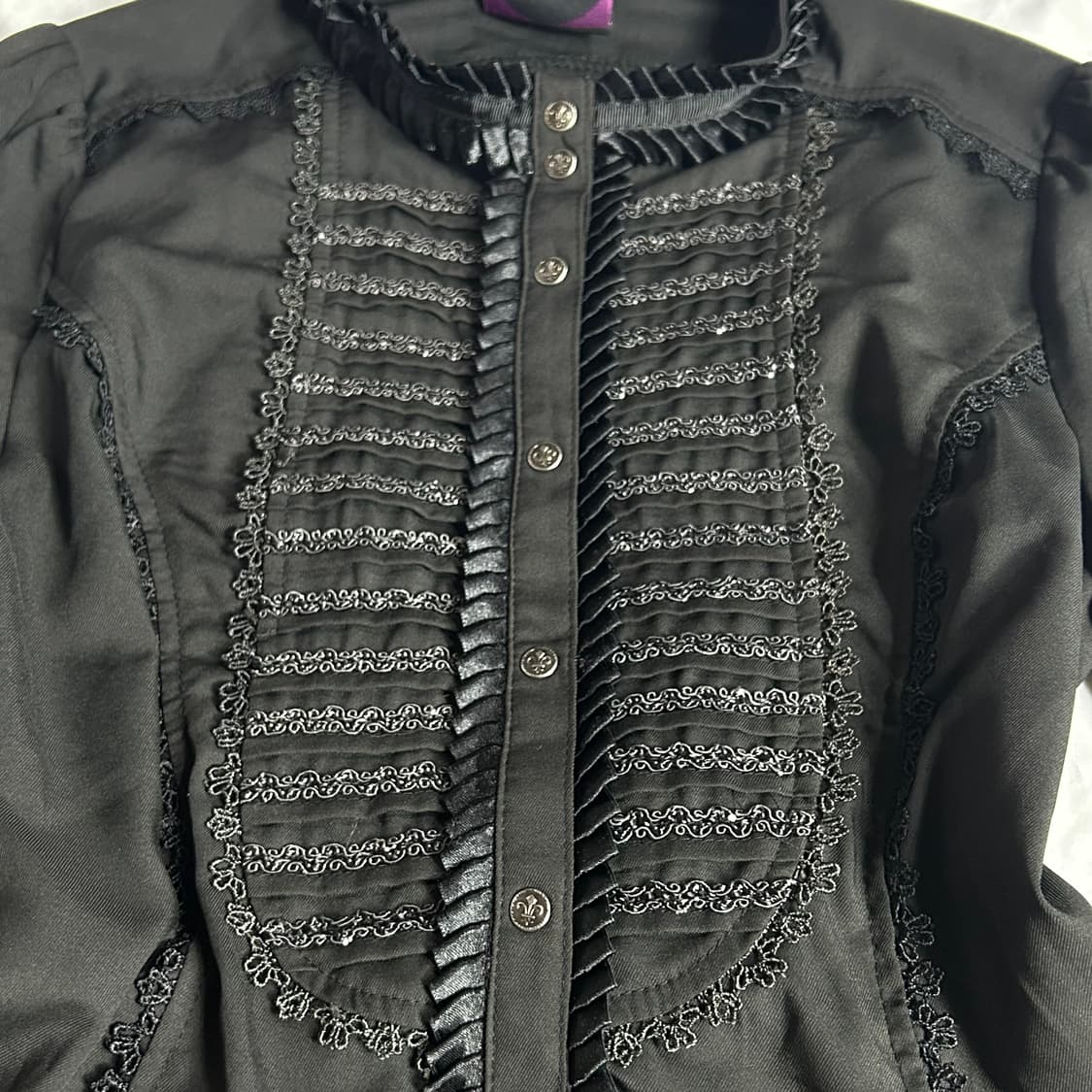 [OZZ ANGELO] 오즈안젤로 오즈온 고딕 프릴 블라우스 상품이미지5