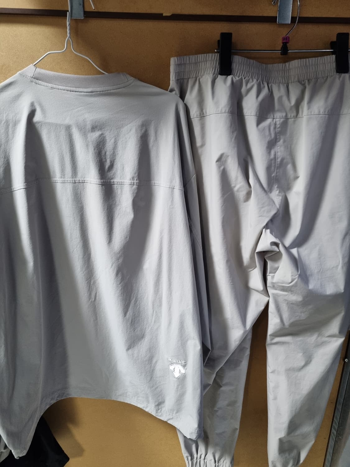 데상트 남성 나일론 트레이닝 세트  상품이미지2