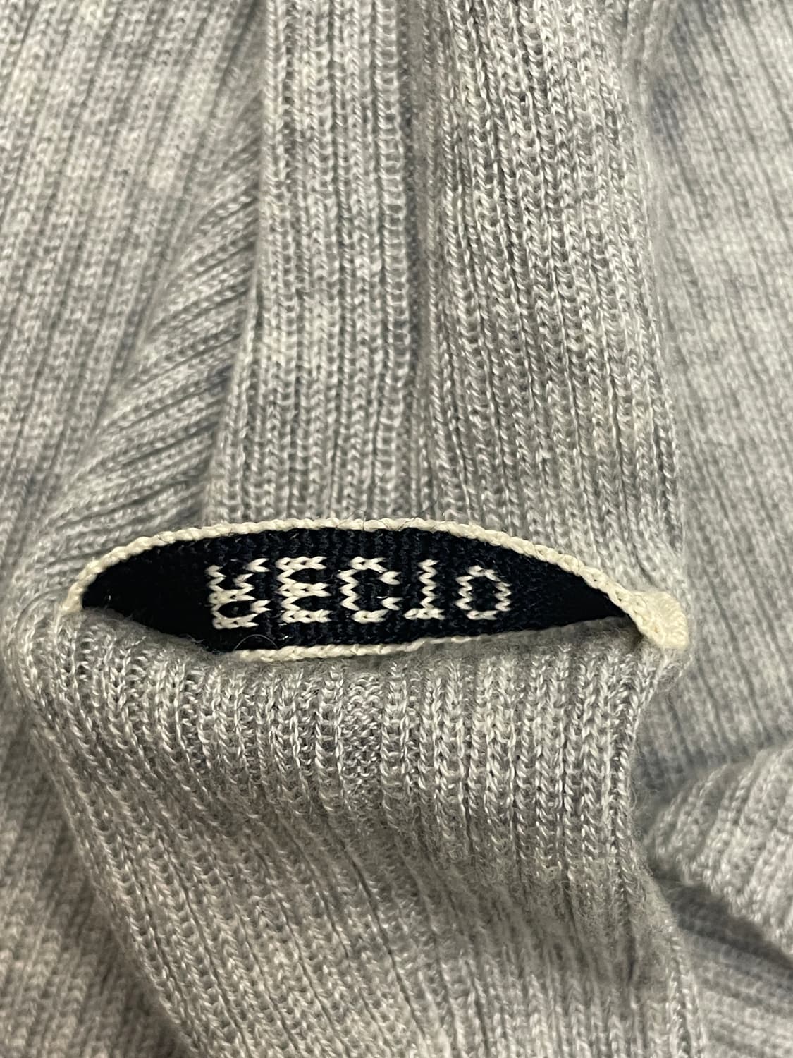 렉토 24SS 자카드 패치 헨리넥 니트 멜란지 그레이 상품이미지9