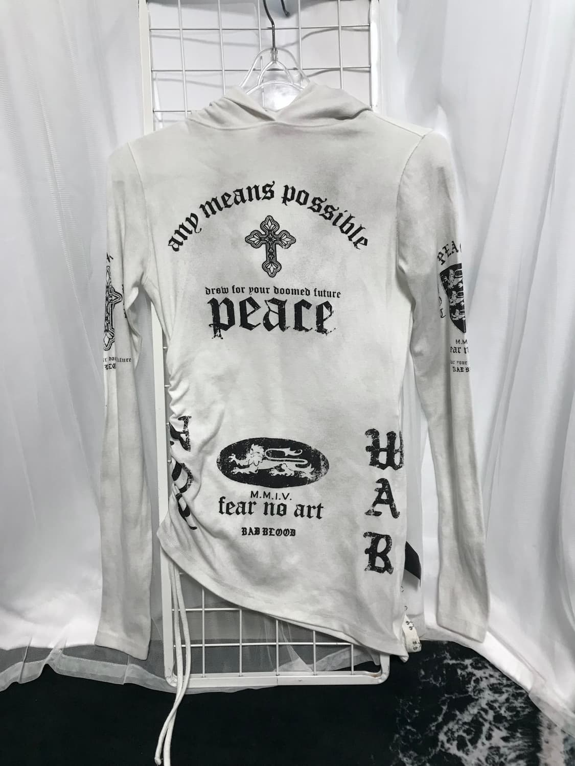 배드블러드 PEACE NOT WAR 슬림 컷아웃 후드 -화이트 상품이미지1