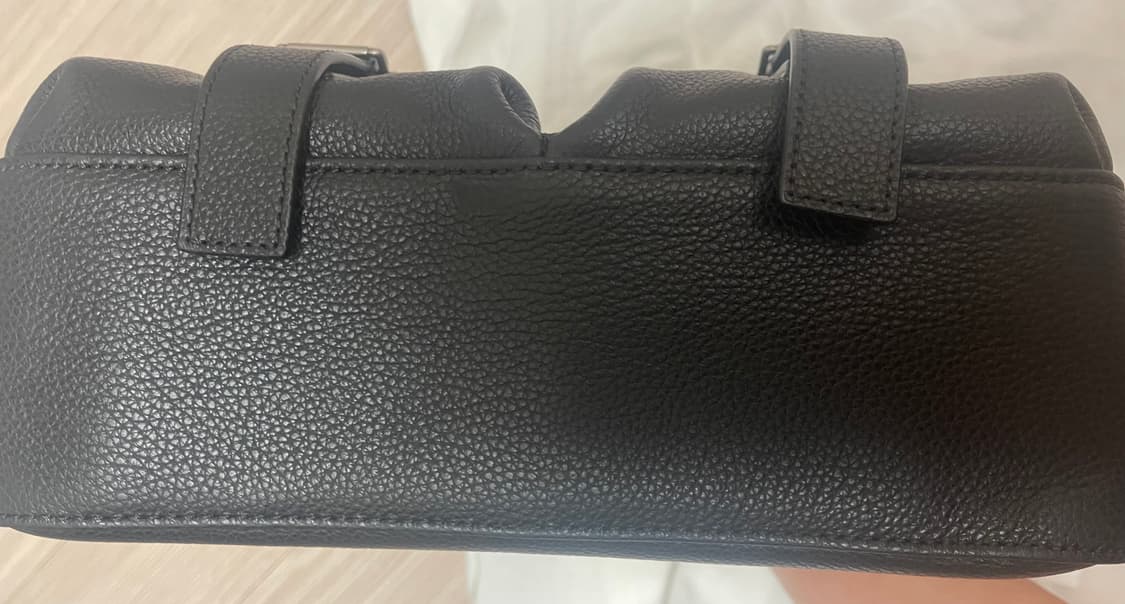 유스 25ss 레더 카메라백 블랙 상품이미지5