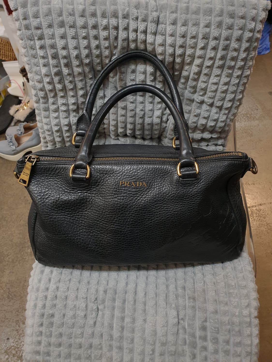프라다 블랙 가죽 토트백 상품이미지1