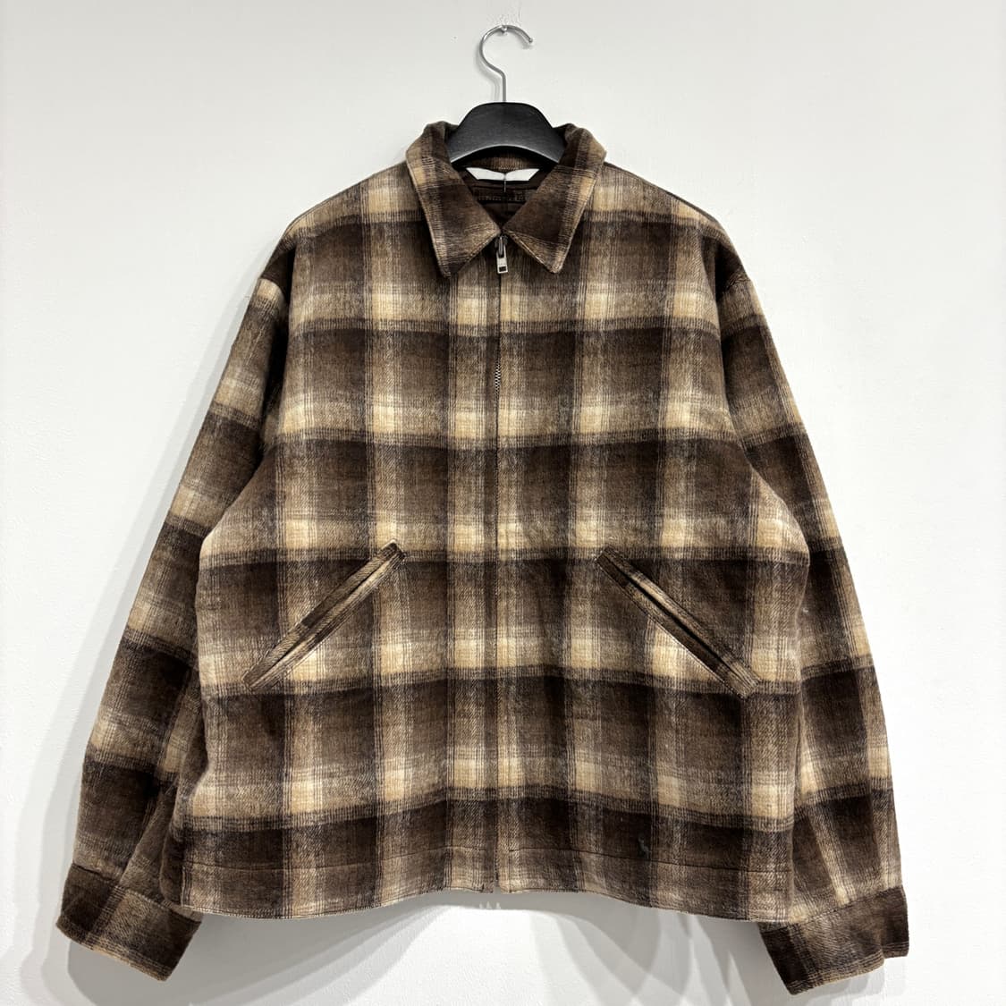 [새상품] 체크 브러쉬 누빔 자켓 상품이미지1