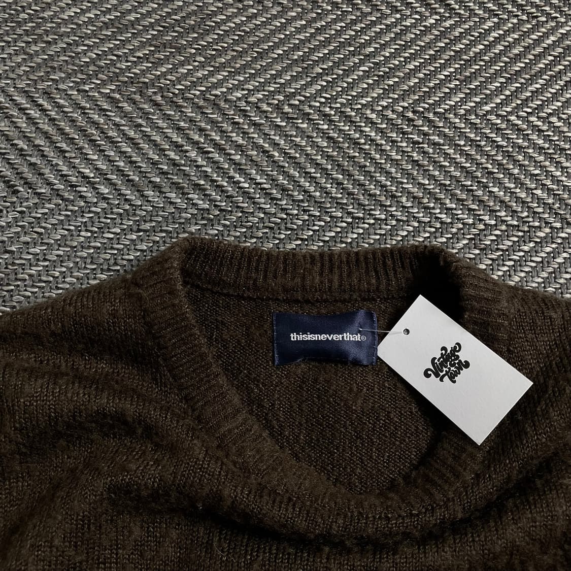 디스이즈네버댓 T.N.S 하트 로고 스웨터 브라운y 4059 상품이미지5