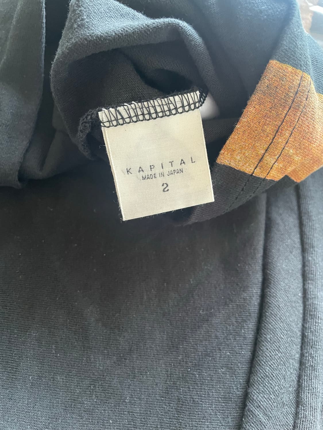 캐피탈 20 천축 콘초 프린트 저지 크루 롱 티셔츠 블랙 상품이미지3