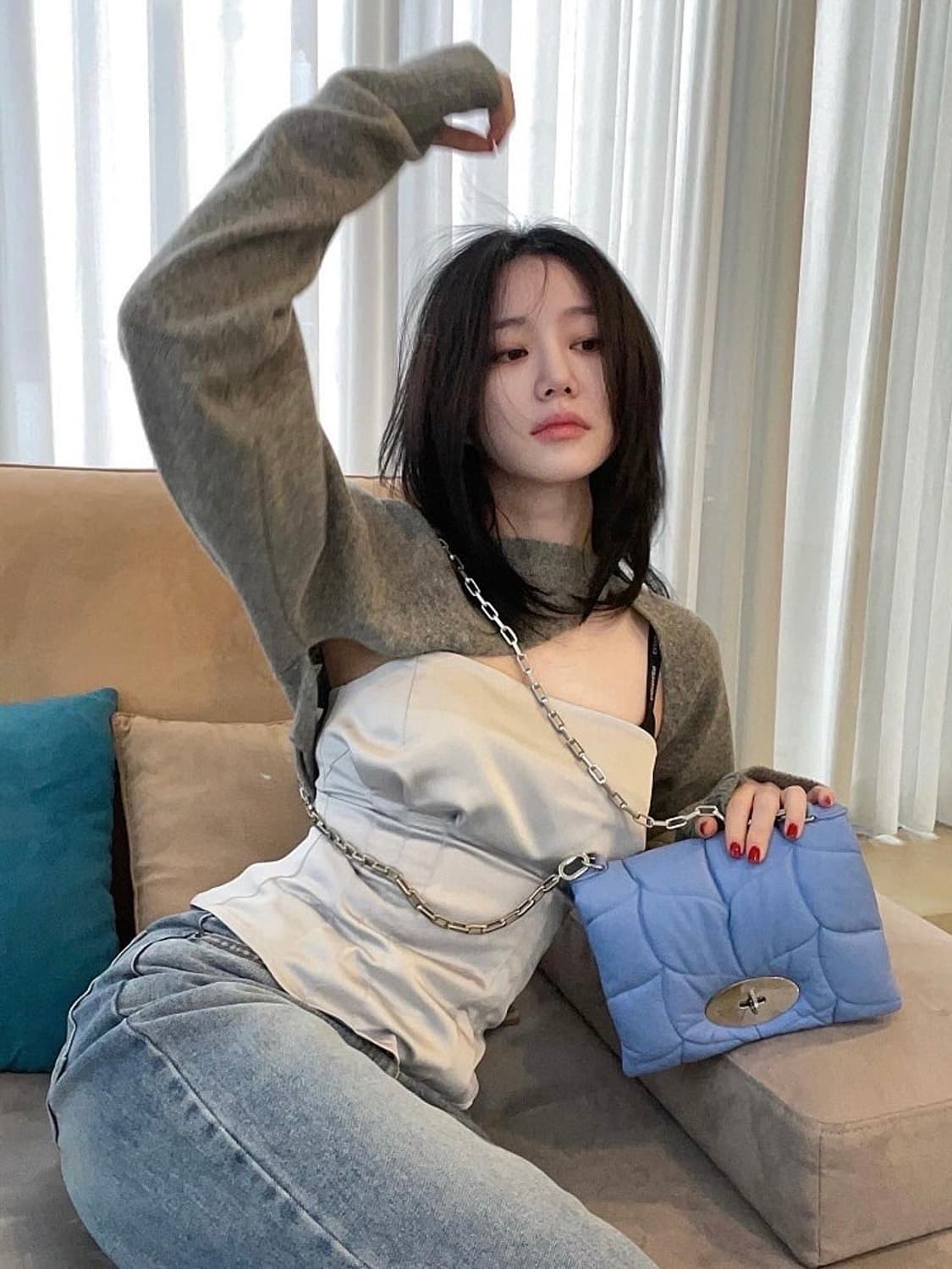 안유진 착용 YUSE 유즈 캐시미어 니트 언발란스 볼레로 블랙 상품이미지1