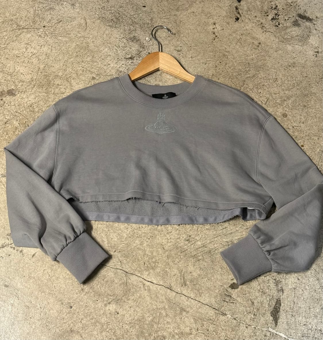 비비안웨스트우드 그레이 크롭셋업 상품이미지1