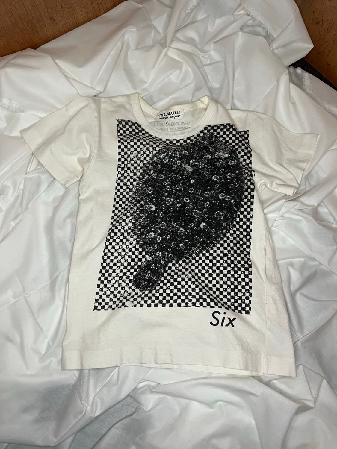 꼼데가르송 트레이딩 뮤지엄 그래픽 티셔츠 상품이미지1