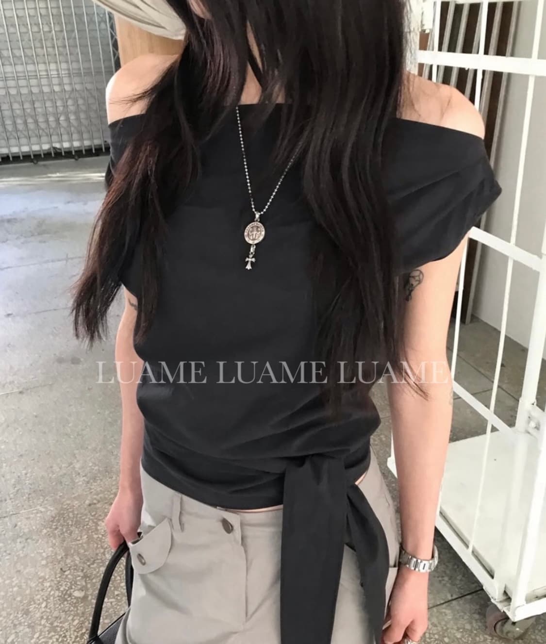오프숄더 블라우스 상품이미지1