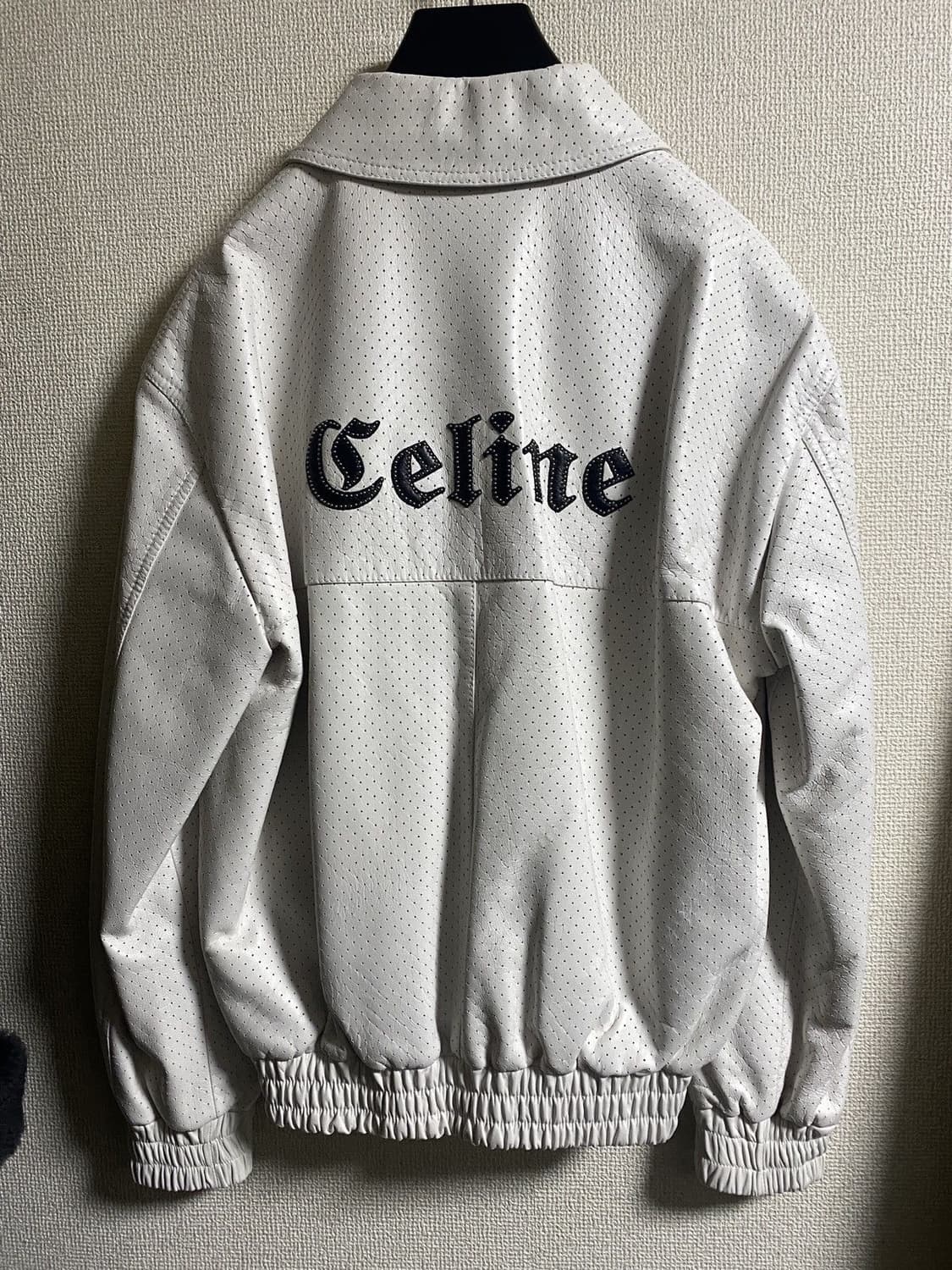 [박보검님 착용] 셀린느 22ss 리미티드 스터드 로고 레더 자켓 상품이미지4