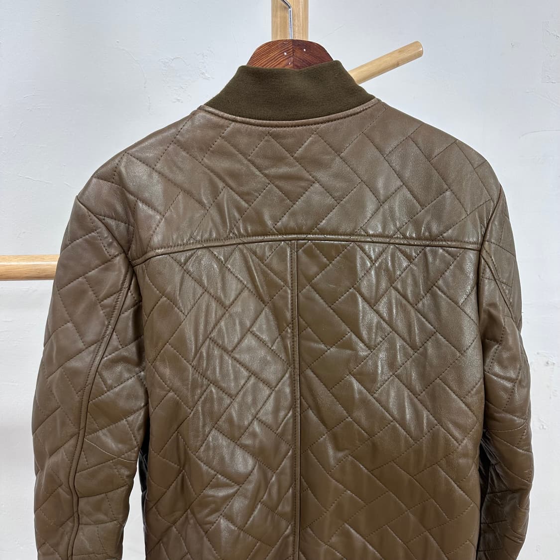 커스텀 멜로우 슬림핏 퀼팅 레더 블루종 100 (실90-95) J20 상품이미지7