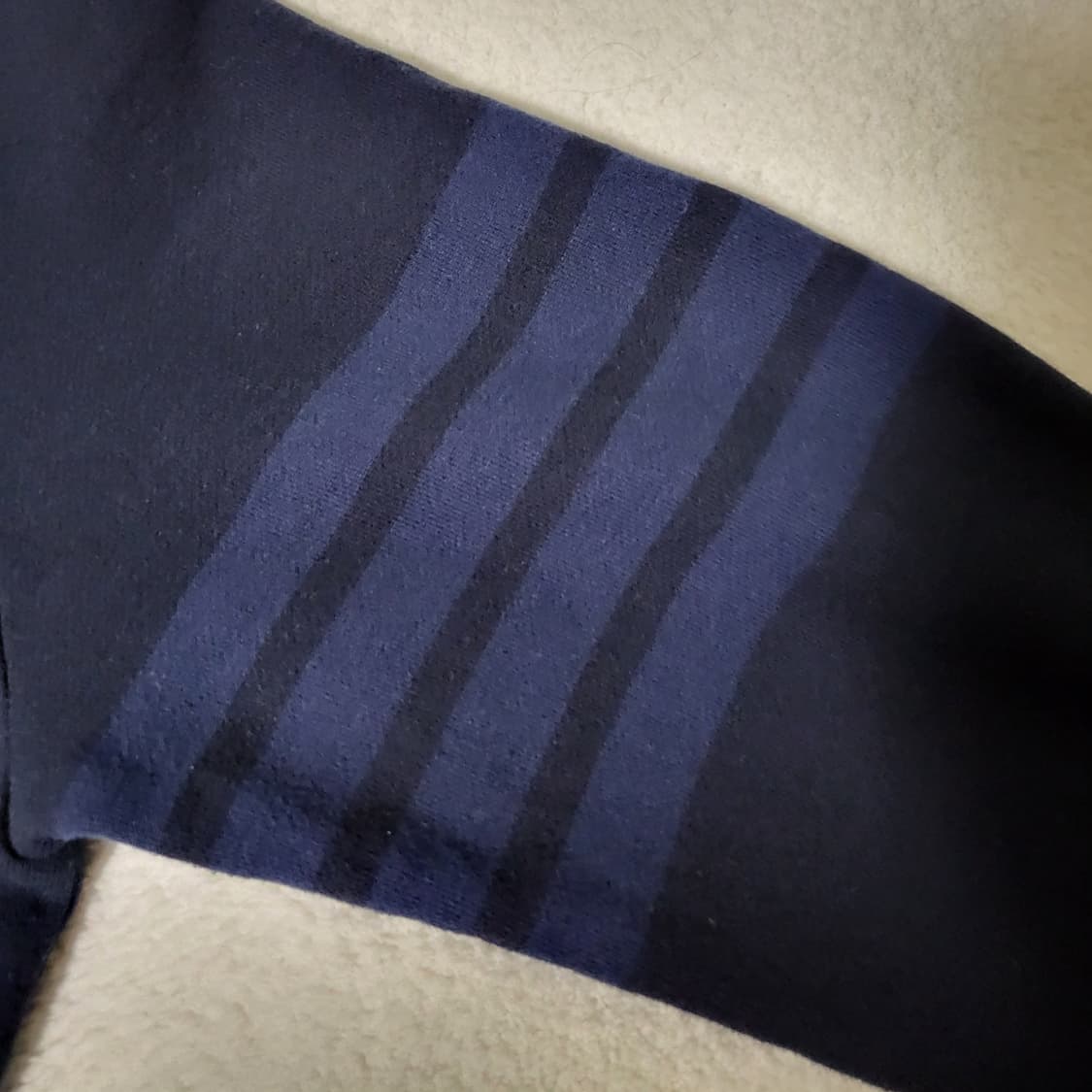 [새상품급] 3 / 톰브라운 사선완장 맨투맨 상품이미지3