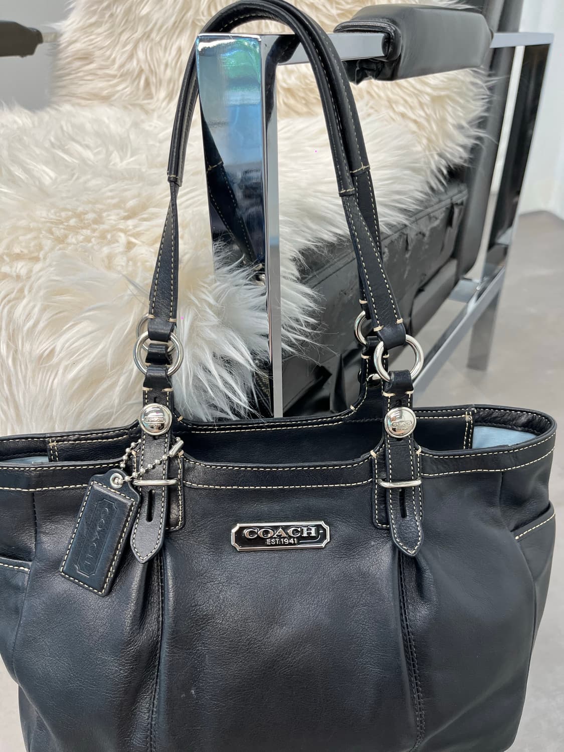 Coach Black Basic Bag 상품이미지3