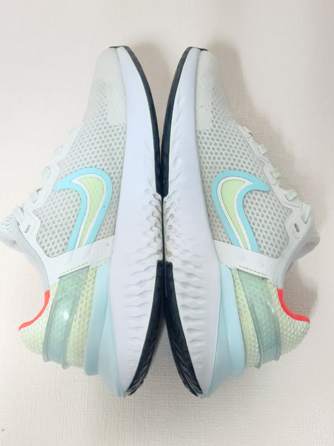 나이키 리액트 레전드 여성 운동화 민트/핑크 235mm 상태좋음 상품이미지5
