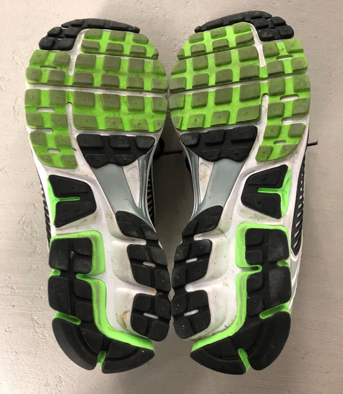 나이키 줌 보메로 5 형광 275 상품이미지6