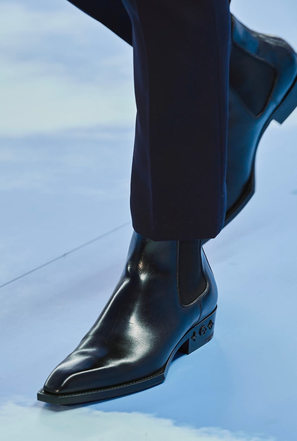 루이비통 20FW 메인 런웨이 모노그램 첼시부츠 상품이미지2