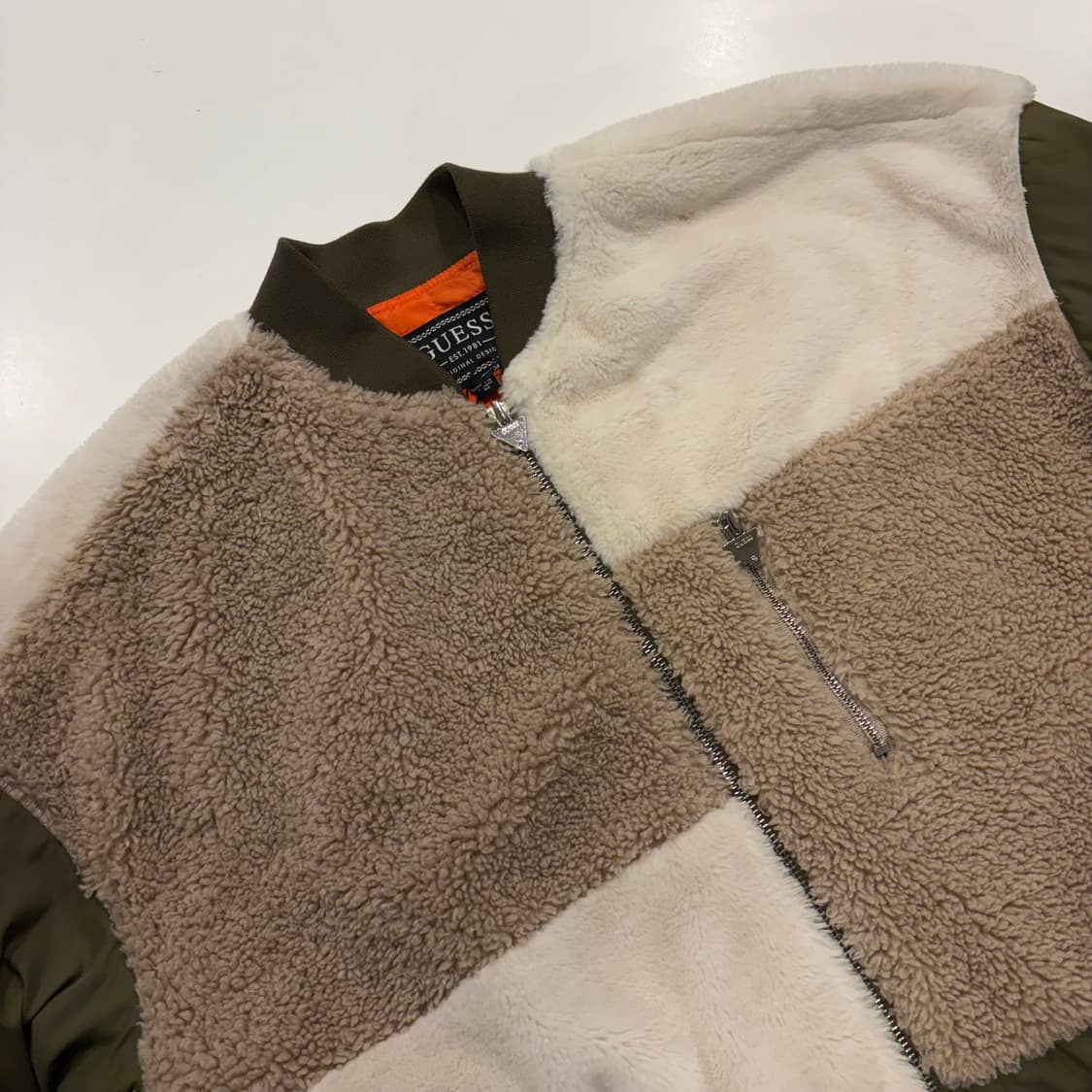 [XS] 게스 뽀글이 배색 봄버 자켓 카키 D142 상품이미지3