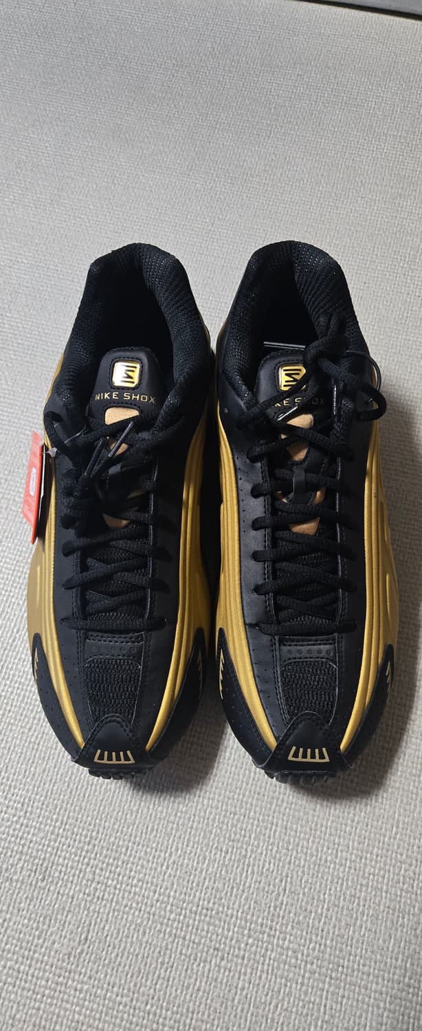 나이키 W 샥스 R4 골드 290사이즈 상품이미지2