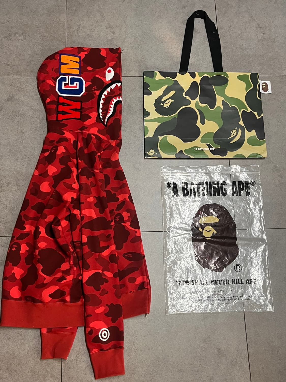 새상품급) 베이프 레드 적계 샤크 후드집업 상품이미지1