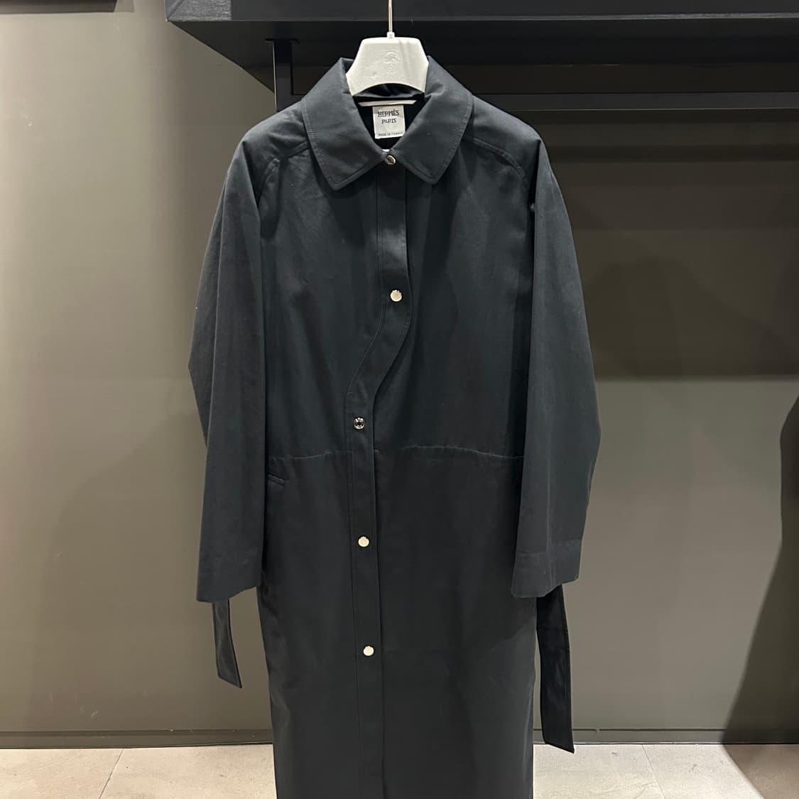 에르메스 사선 버튼 벨티드 코트 상품이미지1