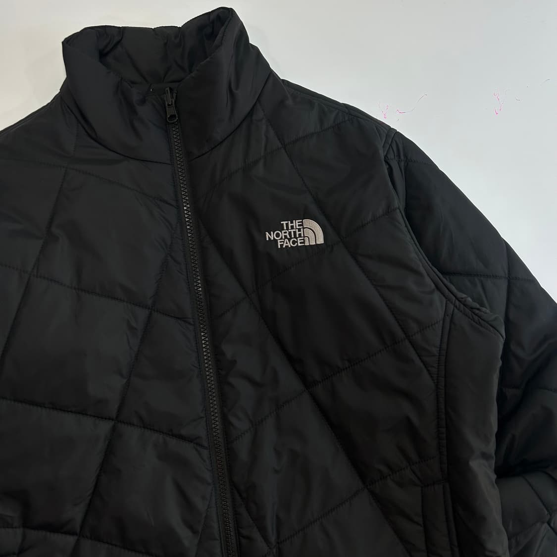 The north face 노스페이스 블랙 누빔 경량 패딩 상품이미지5