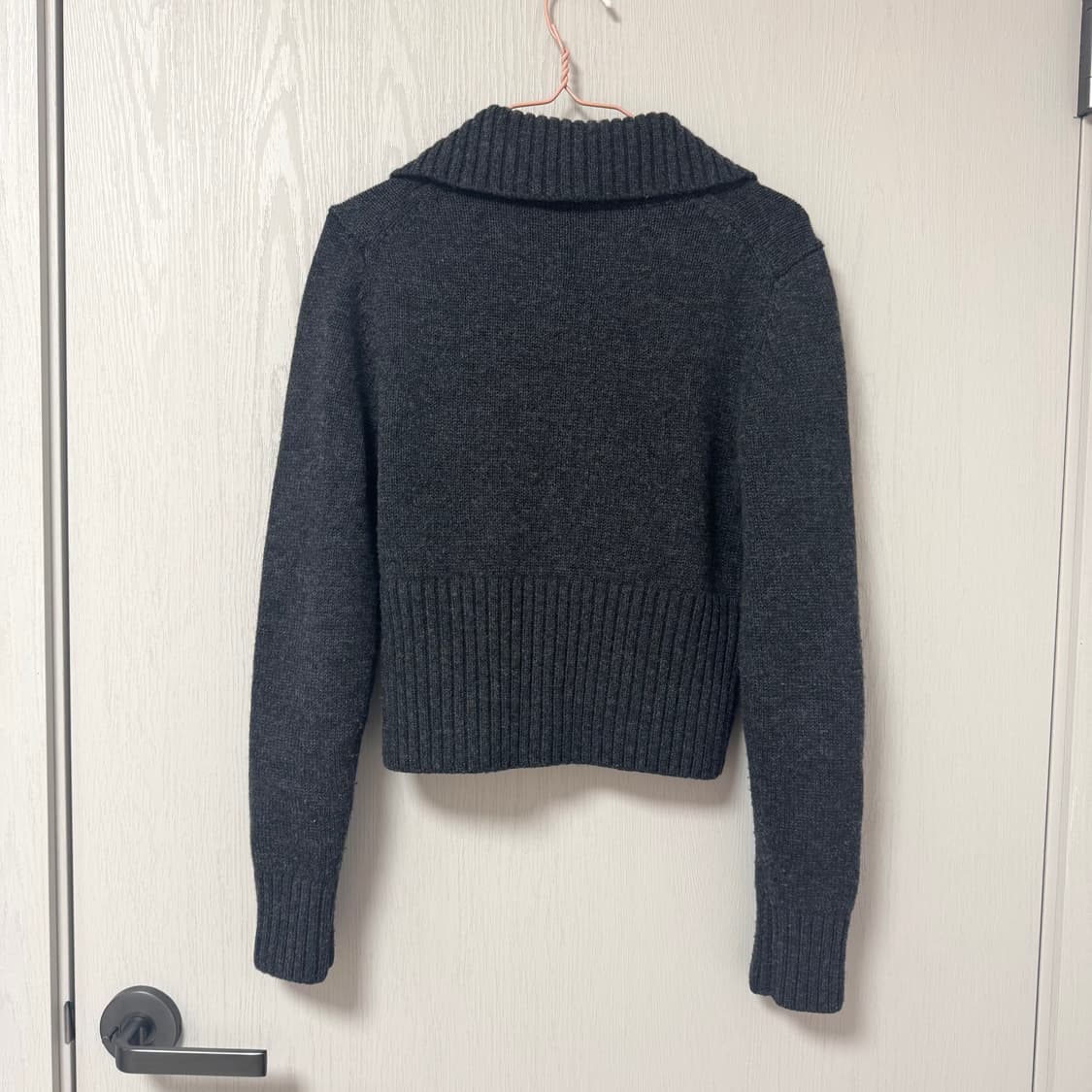 (xs) cos 크롭 니트 집업 상품이미지5