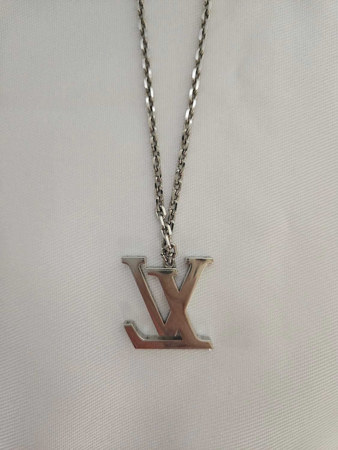 루이비통 한정판 목걸이 아이코닉 lv 상품이미지3