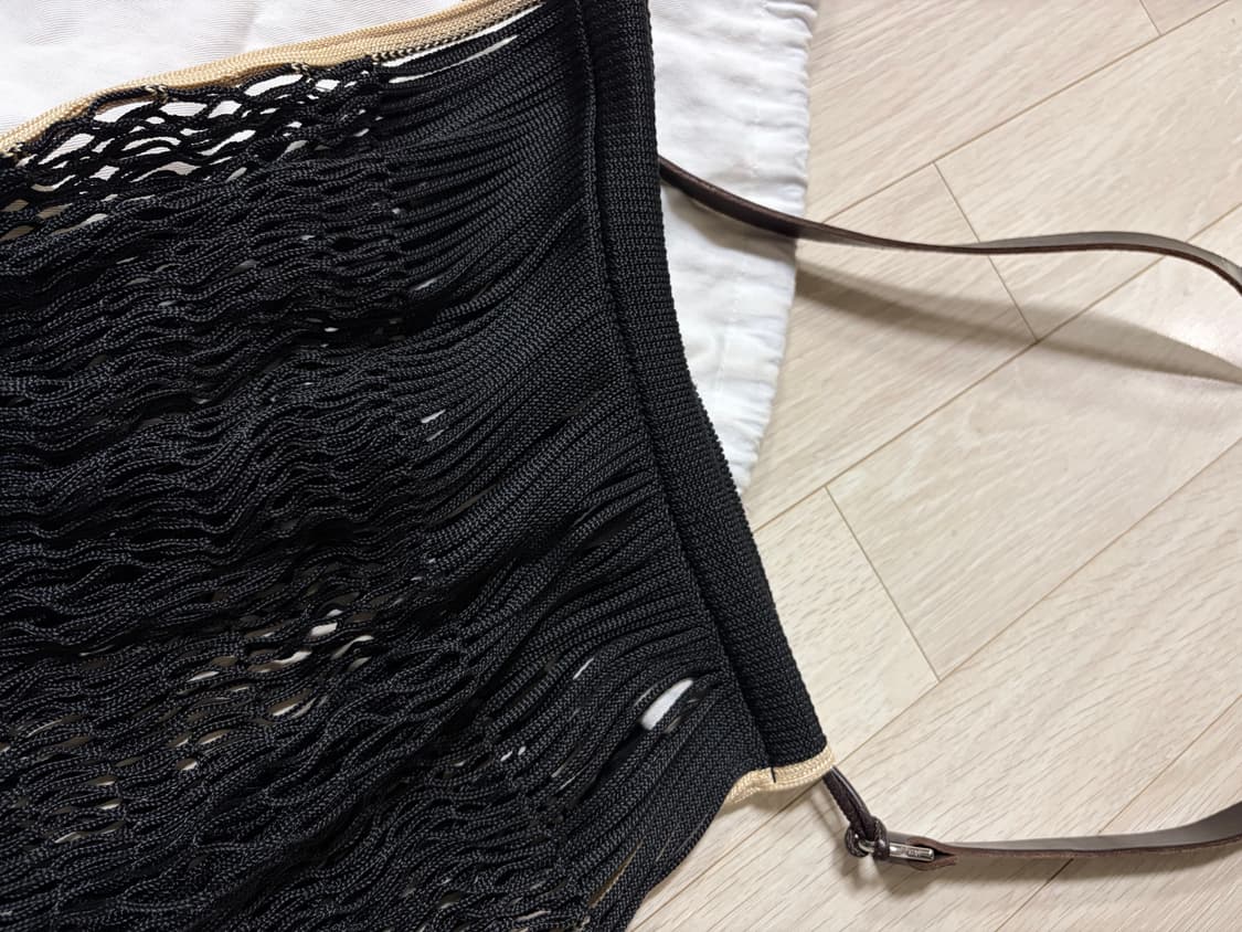 르메르 나일론 네트 라지 크로스바디 필트 네트백 블랙 상품이미지4