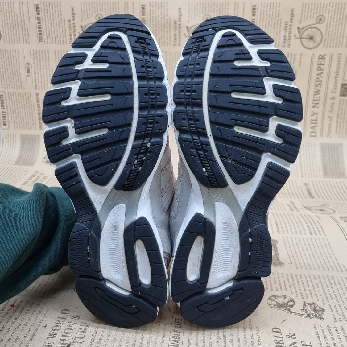 아디다스 이큅먼트 여성운동화240  상품이미지3