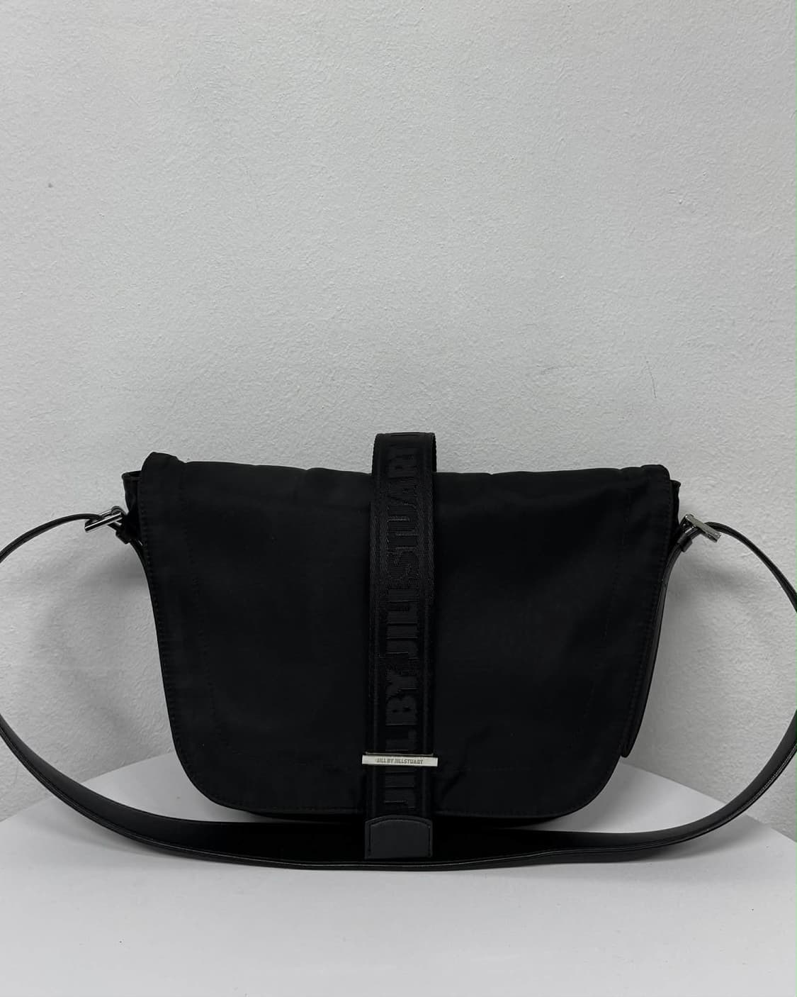 질바이 질 스튜어트 22년 신형 나일론 레더 플랩 크로스 바디 백 상품이미지1