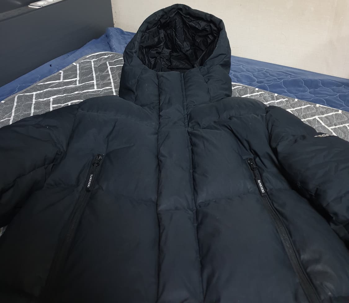 데상트 구스다운 혜비 벤치파카 롱패딩 블랙 (90) 상품이미지2