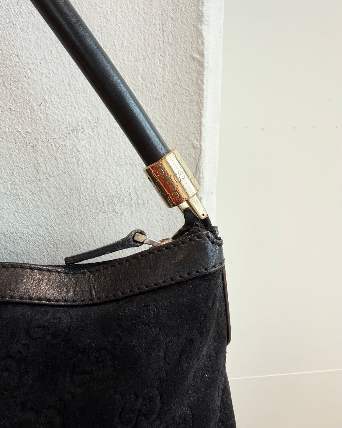 구찌 블랙 GG 스웨이드 호보백  상품이미지3