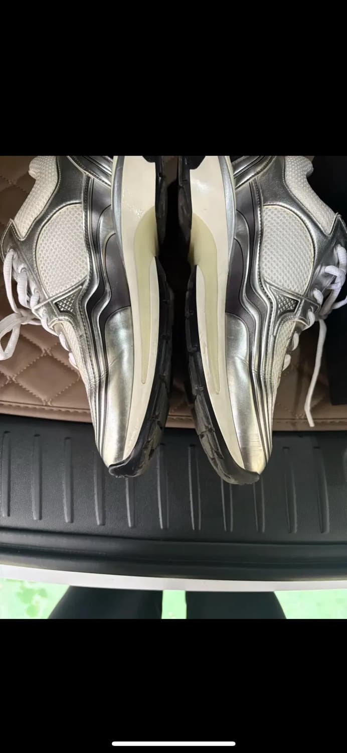 샤넬스니커즈 샤식스 42사이즈 상품이미지2