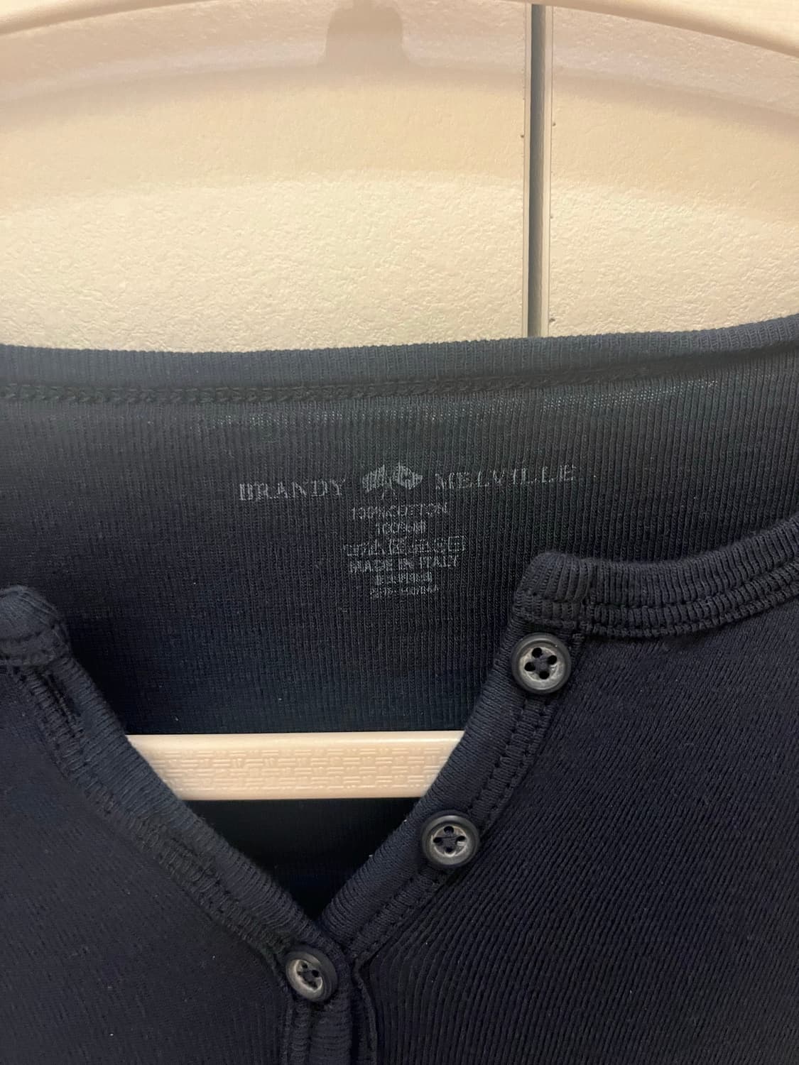 브랜디멜빌 네이비 버튼 긴팔티 상품이미지2