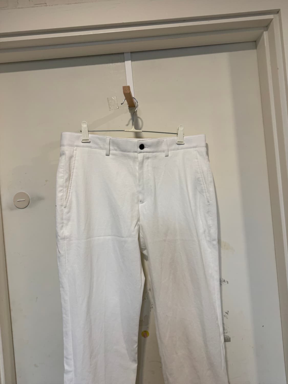 DKNY 코튼 블렌드 밴딩 테이퍼드 팬츠 화이트 상품이미지4