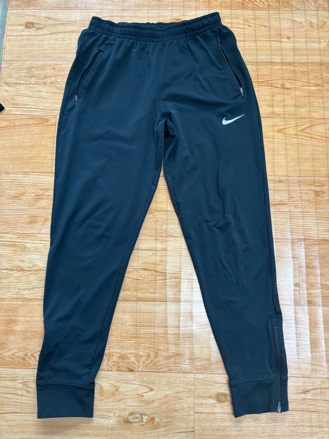 나이키 써마에센셜롱팬츠 팝니다. 상품이미지1