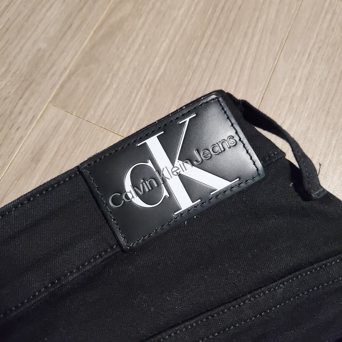 캐빈클라인 블랙 하이라이즈 바디슬림 부츠핏 앵클 데님 상품이미지8