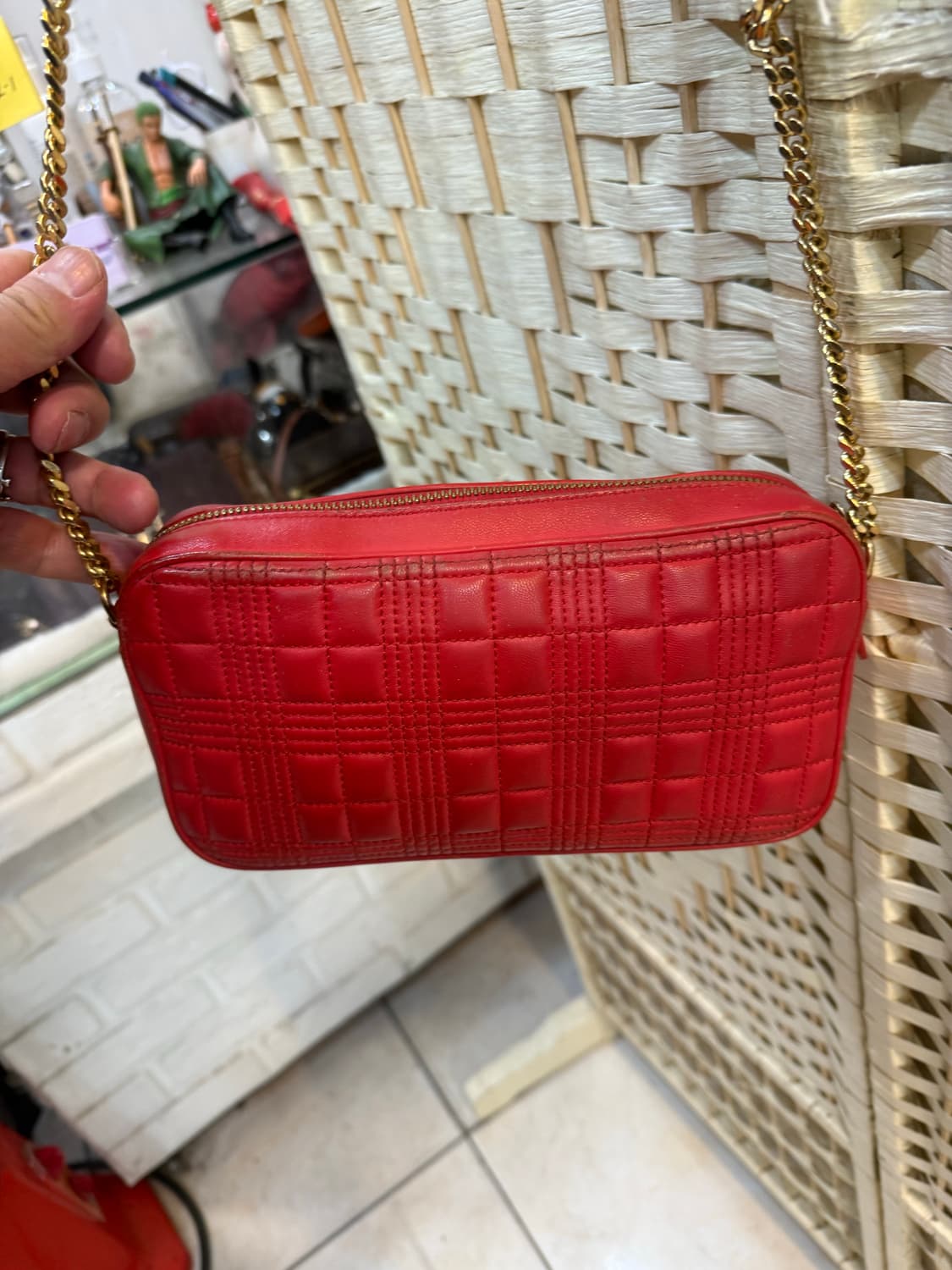 정품 버버리 마이크로 퀄팅 카메라 체인 크로스백 팝니다 상품이미지4