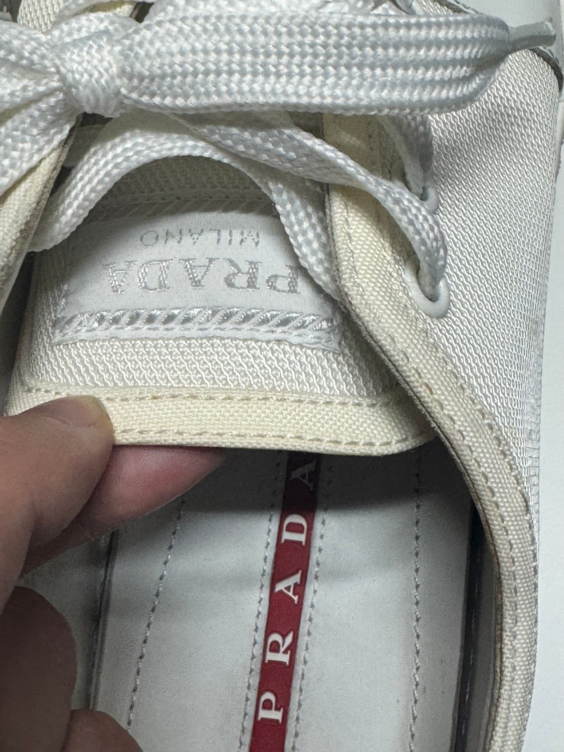 프라다 화이트스니커즈 상품이미지4