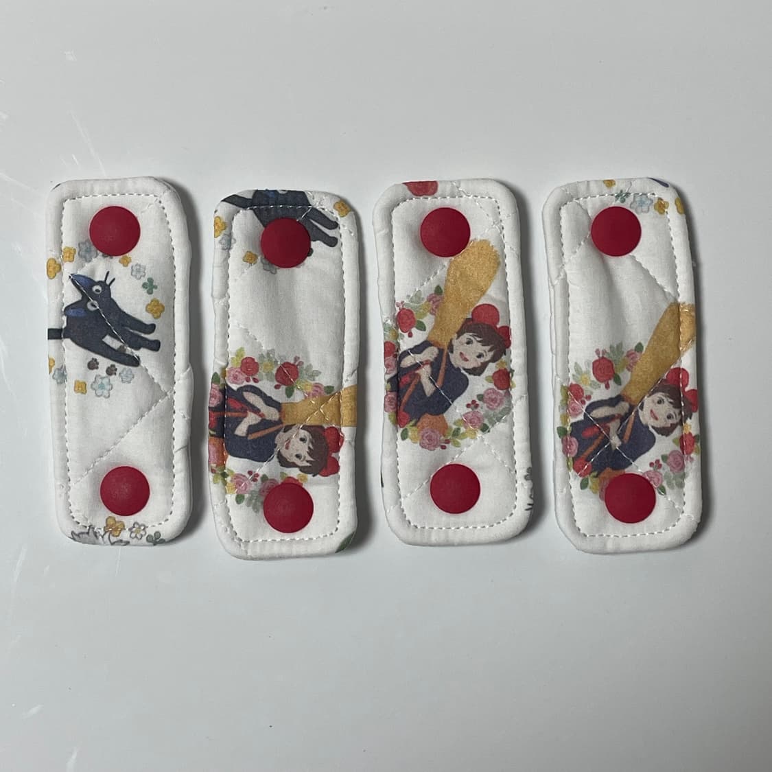 [ 핸드메이드 ] 마녀배달부 키키 자체제작 원단 케이블 홀더 상품이미지1